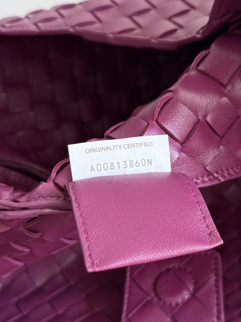 Bottega Veneta Medium Campana Beetroot 844249