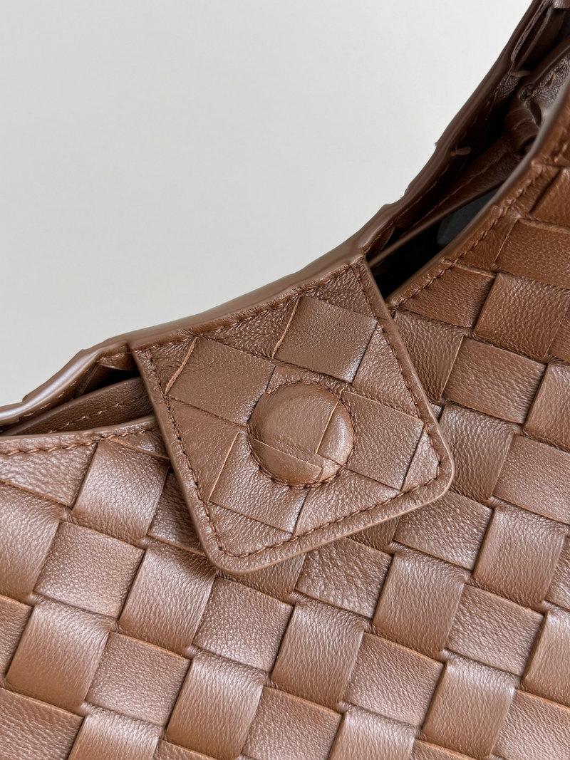 Bottega Veneta Medium Campana Nocciola 844249