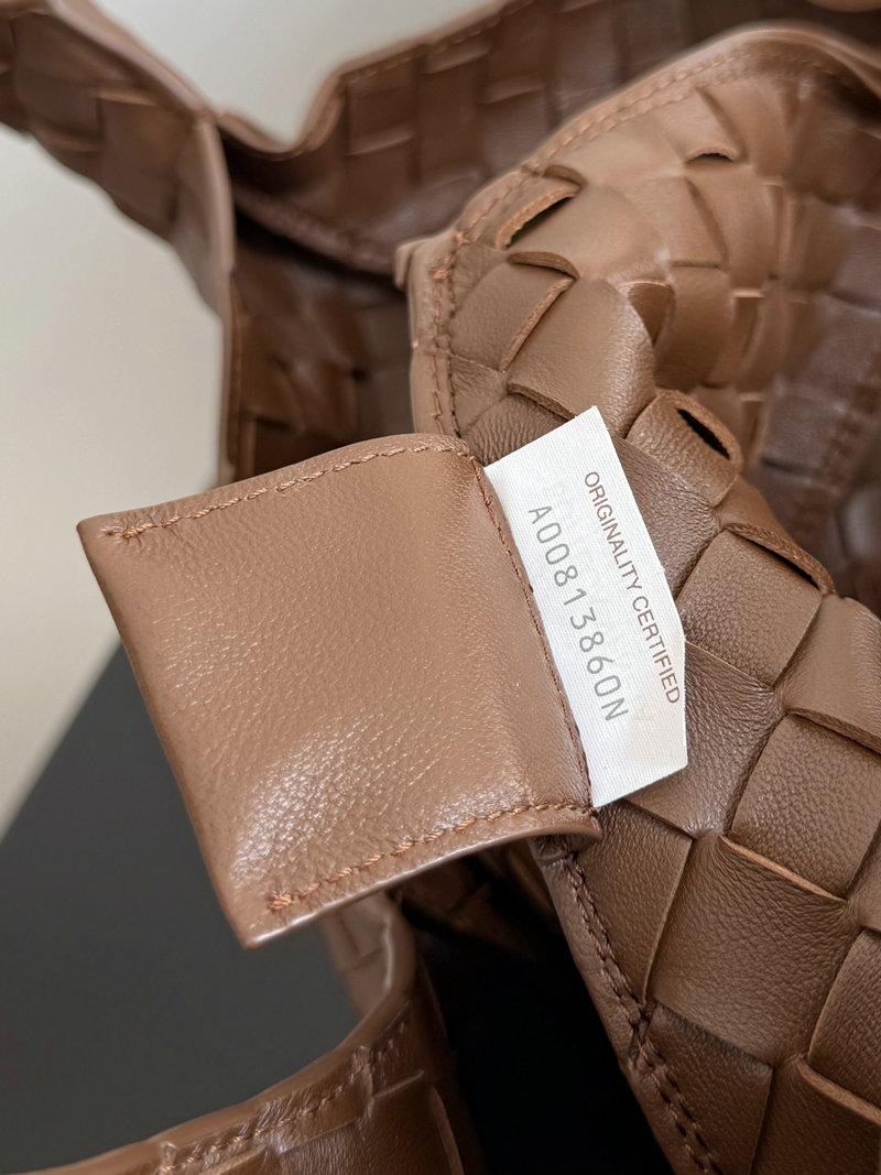 Bottega Veneta Medium Campana Nocciola 844249