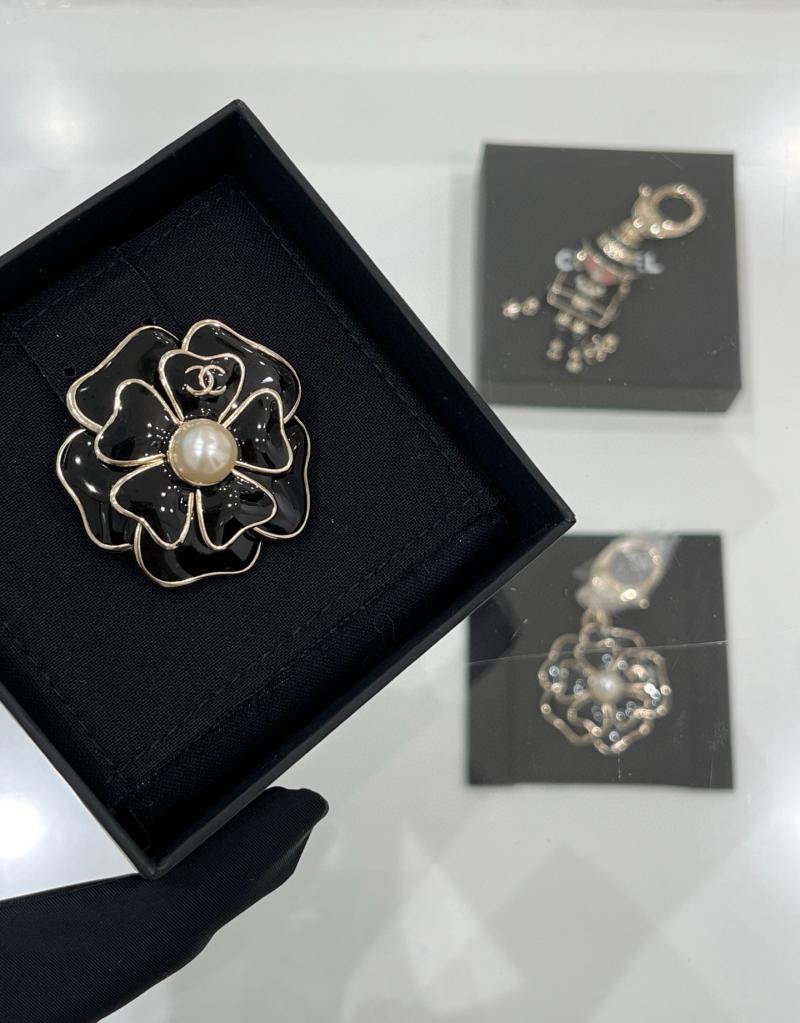 Chanel Brooch YCB90701