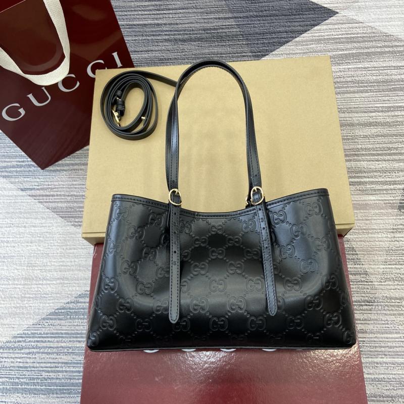 Gucci GG Emblem Leather medium tote bag 815214