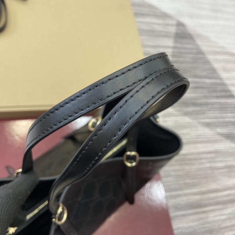 Gucci GG Emblem Leather medium tote bag 815214