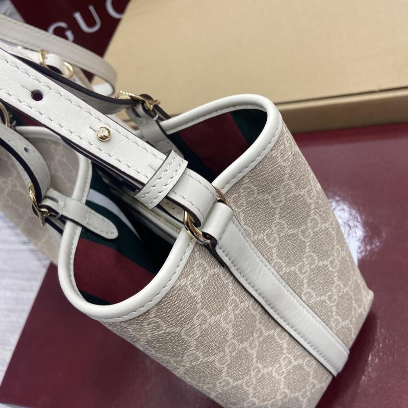 Gucci GG Emblem medium tote bag Off white 815214