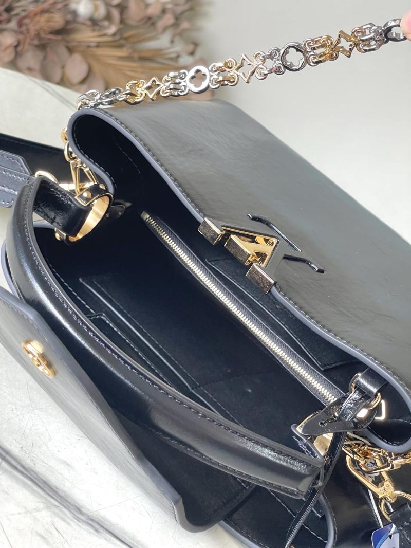 Louis Vuitton Capucines MM Souple Black M12924