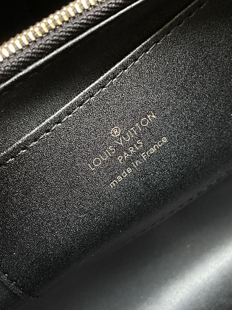 Louis Vuitton Capucines MM Souple Black M12924