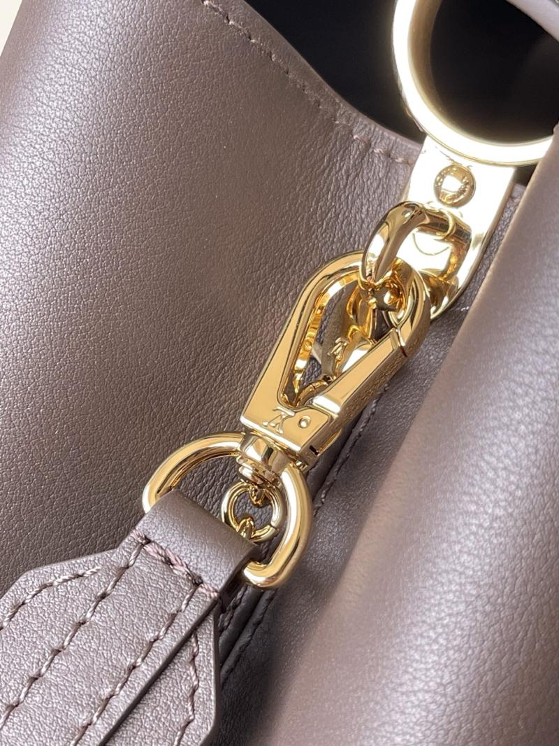 Louis Vuitton Capucines MM Souple Chocolate M12927