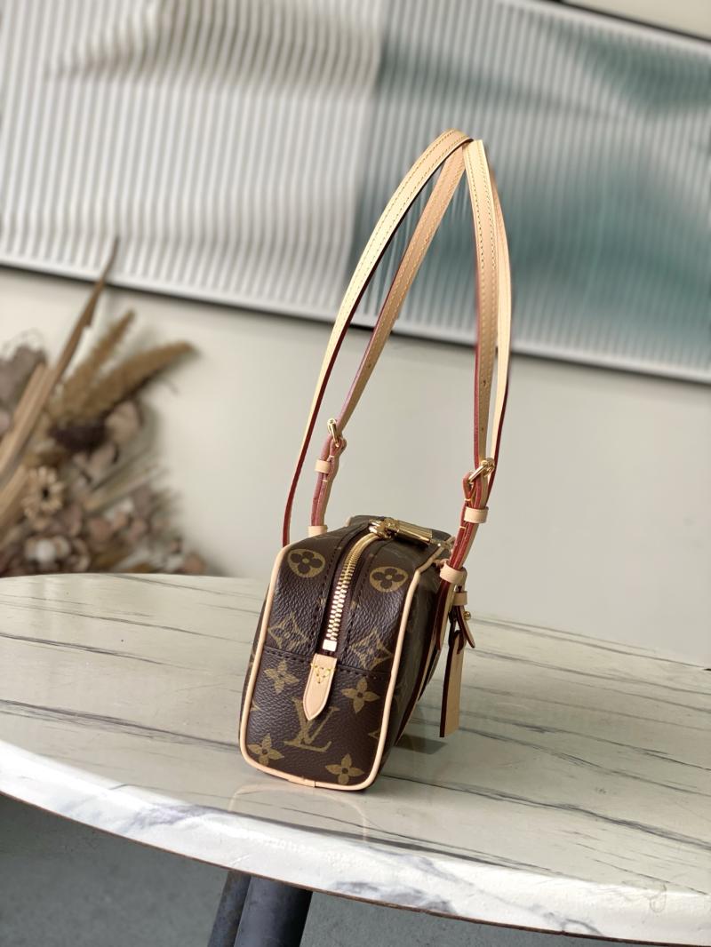 Louis Vuitton Hang On M47031