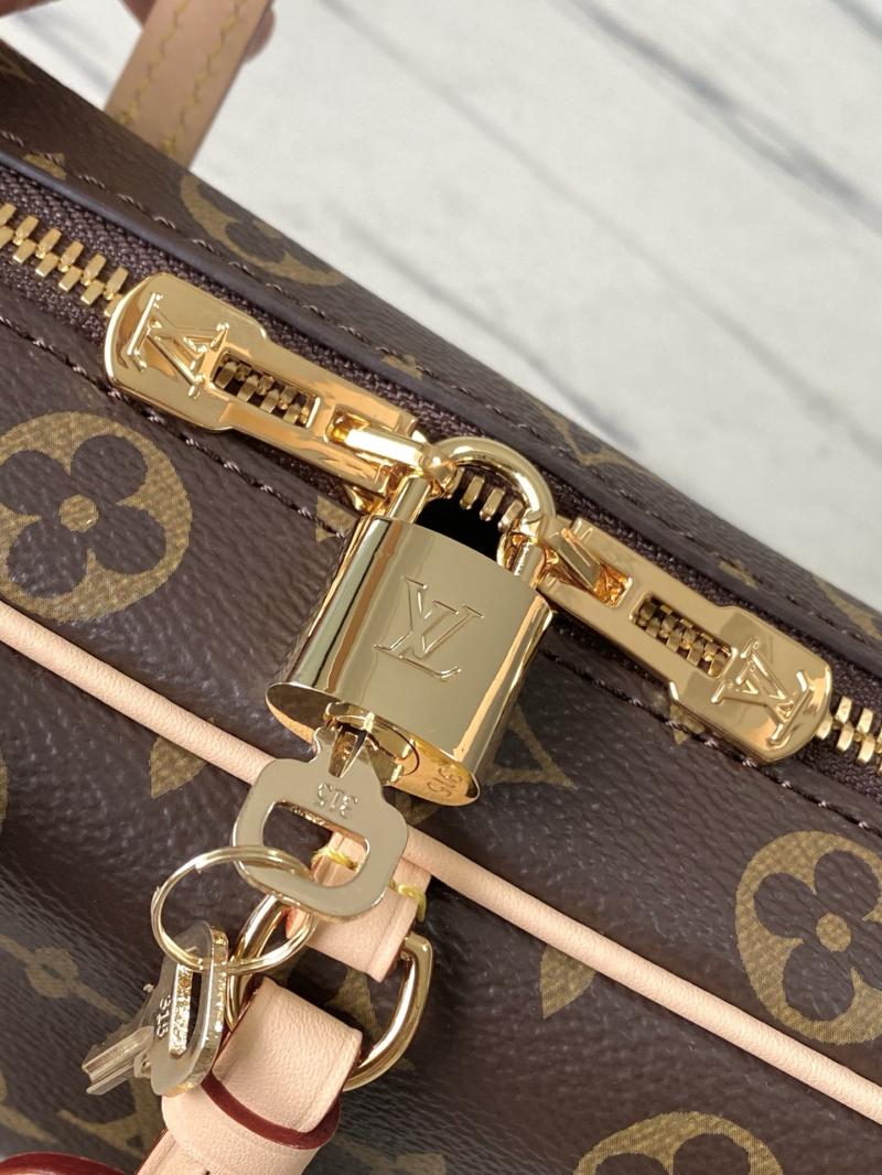 Louis Vuitton Hang On M47031