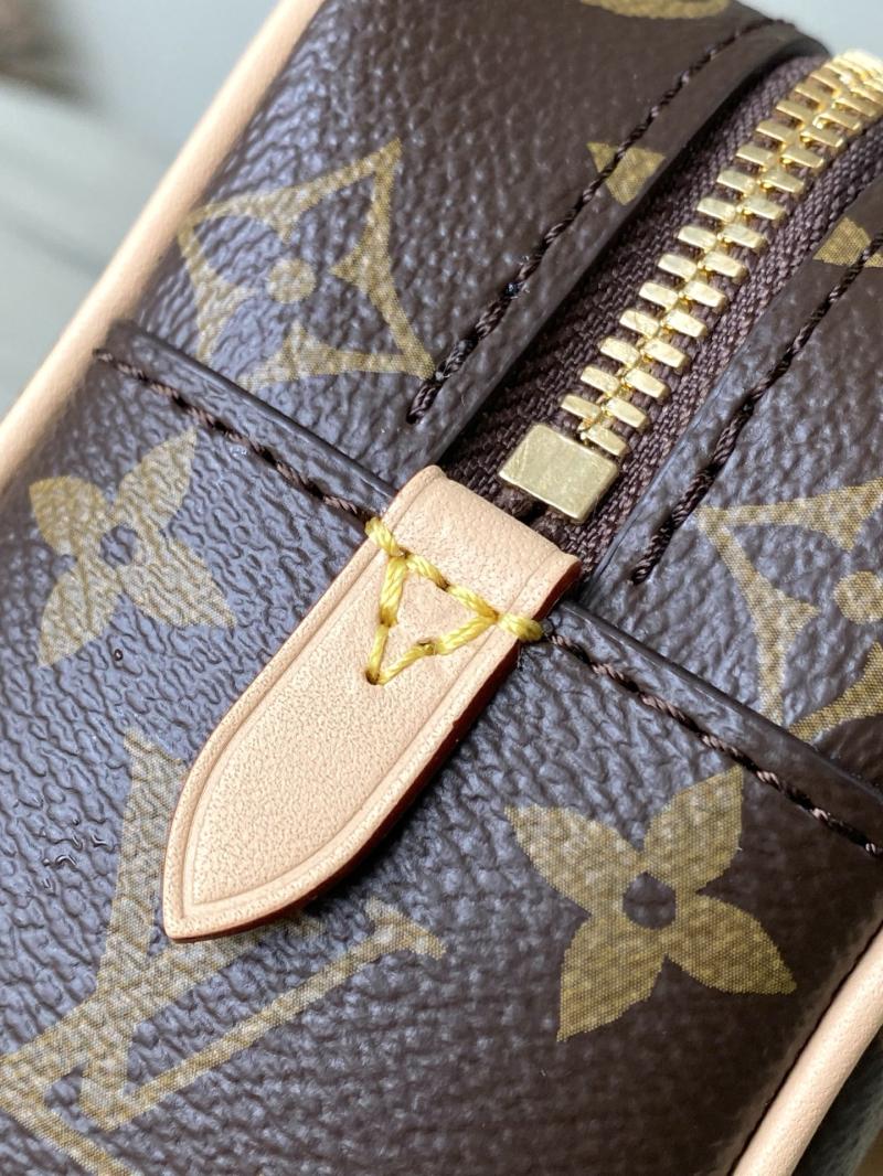 Louis Vuitton Hang On M47031