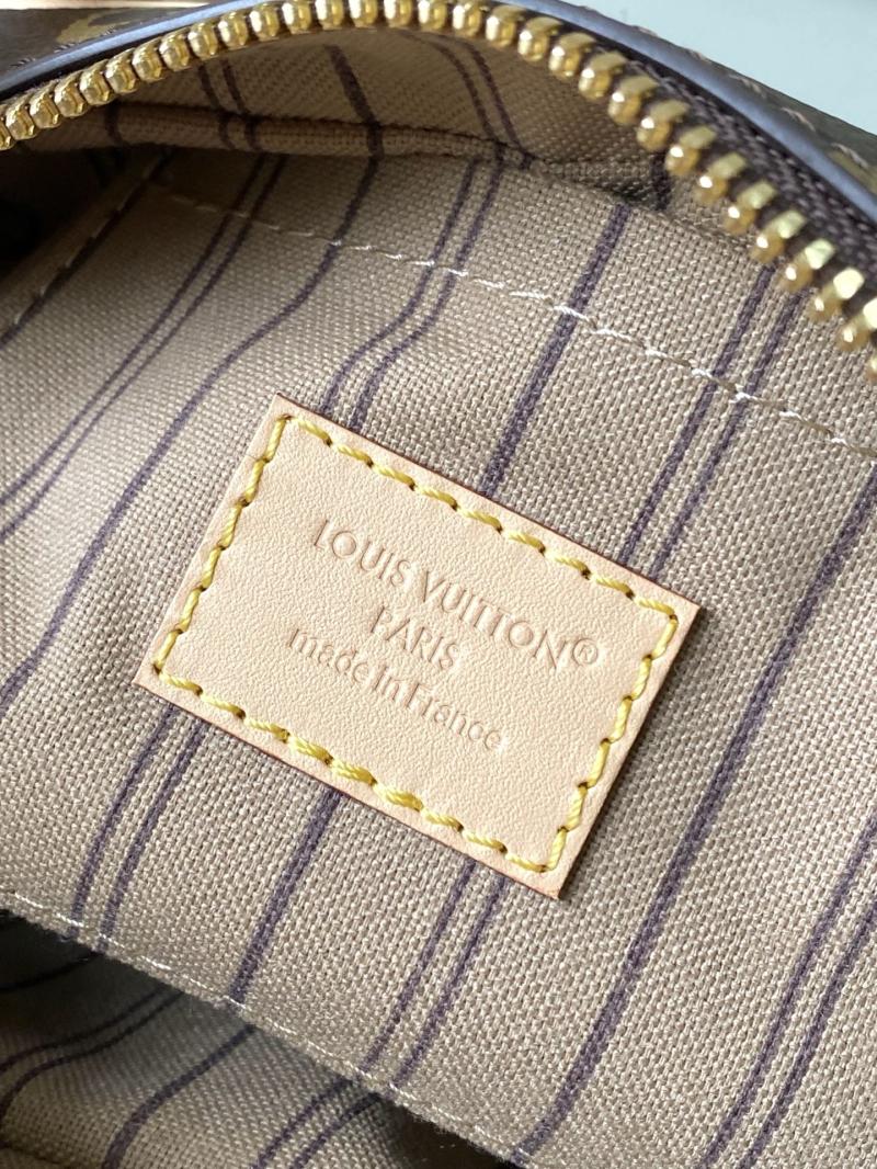 Louis Vuitton Hang On M47031