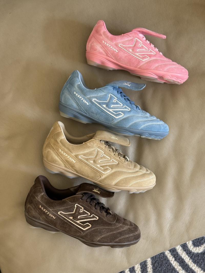 Louis Vuitton Unisex Sneakers SLU90901