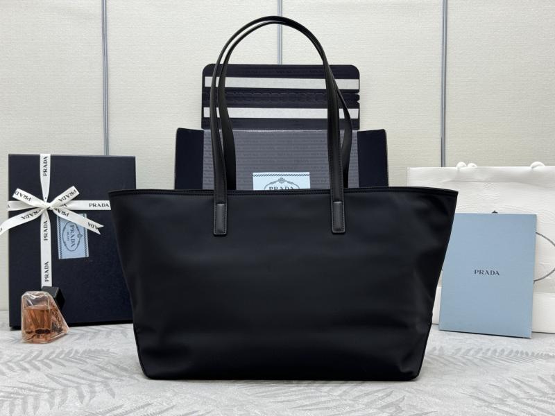 Prada Re-Edition 1978 medium tote bag Black 1BG555