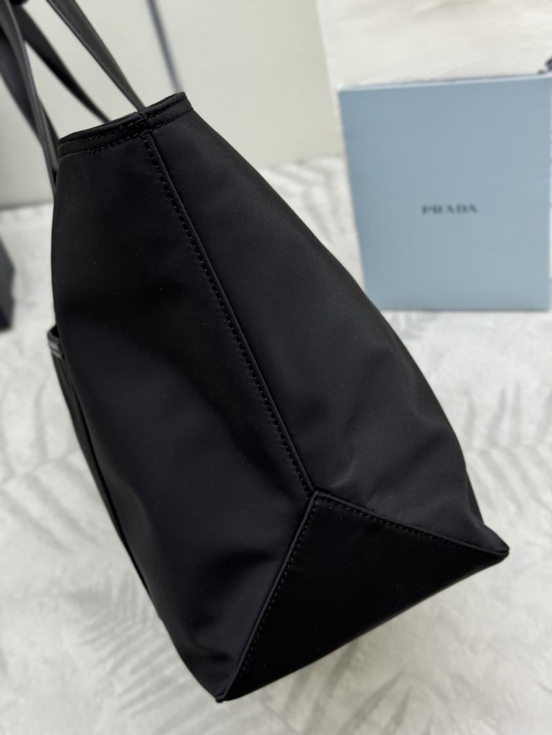 Prada Re-Edition 1978 medium tote bag Black 1BG555