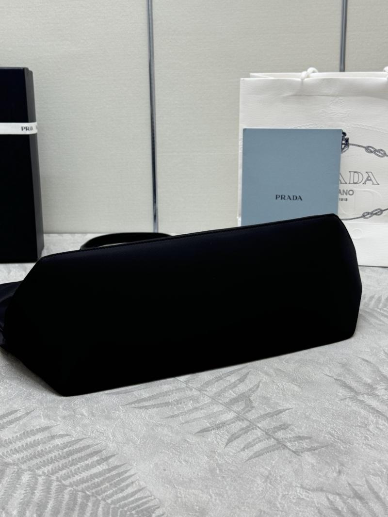 Prada Re-Edition 1978 medium tote bag Black 1BG555