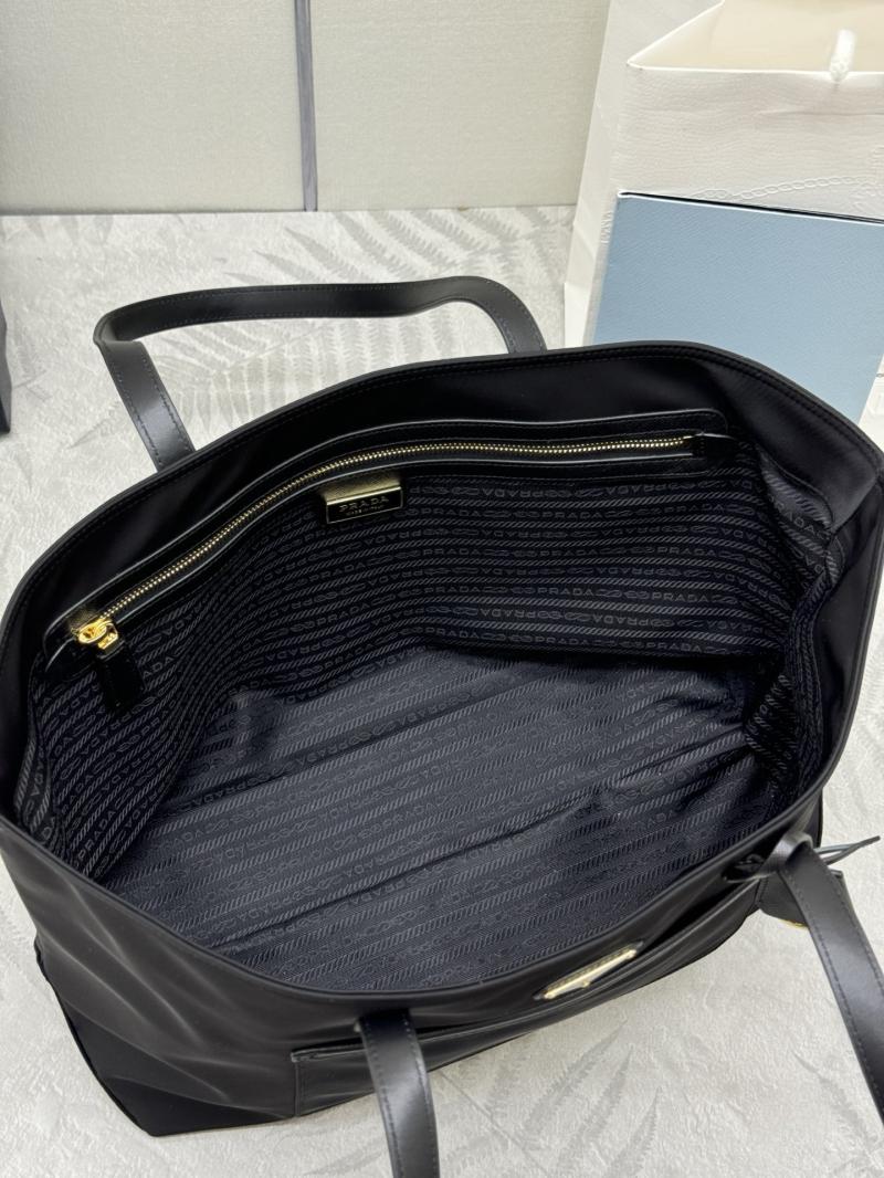 Prada Re-Edition 1978 medium tote bag Black 1BG555
