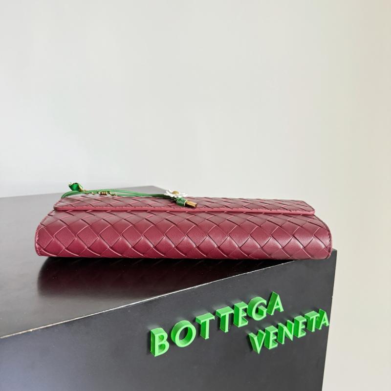 Bottega Veneta Andiamo Clutch Barolo 836810