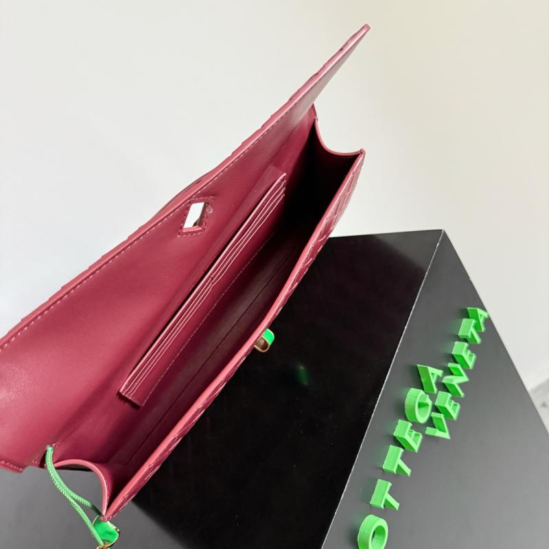 Bottega Veneta Andiamo Clutch Barolo 836810