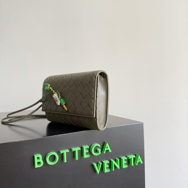 Bottega Veneta Andiamo Daisy Pouch Cypress 838870