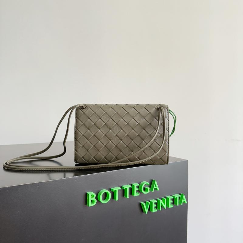 Bottega Veneta Andiamo Daisy Pouch Cypress 838870
