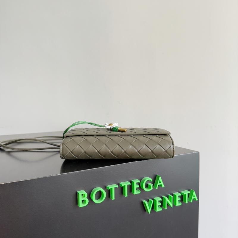 Bottega Veneta Andiamo Daisy Pouch Cypress 838870