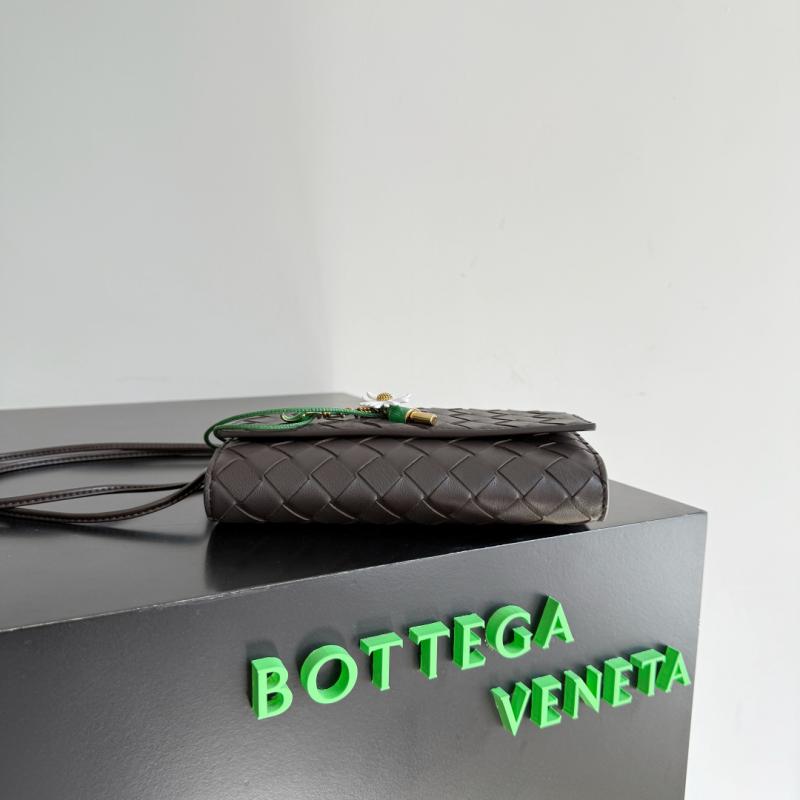 Bottega Veneta Andiamo Daisy Pouch Fondant 838870