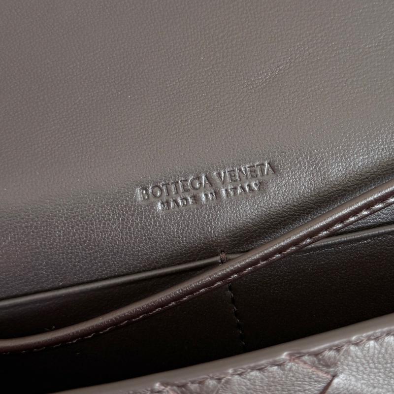 Bottega Veneta Andiamo Daisy Pouch Fondant 838870