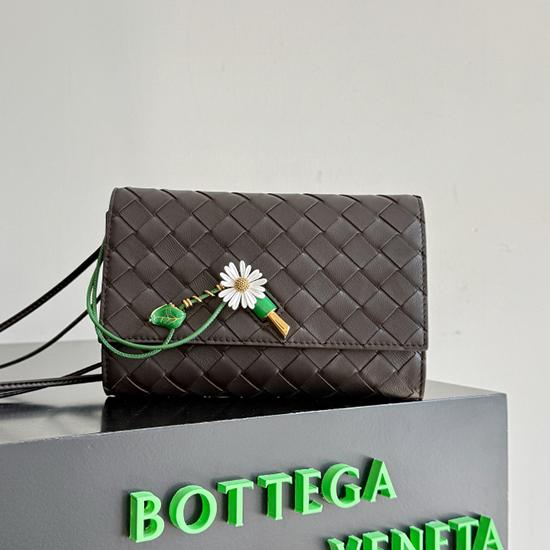 Bottega Veneta Andiamo Daisy Pouch Fondant 838870
