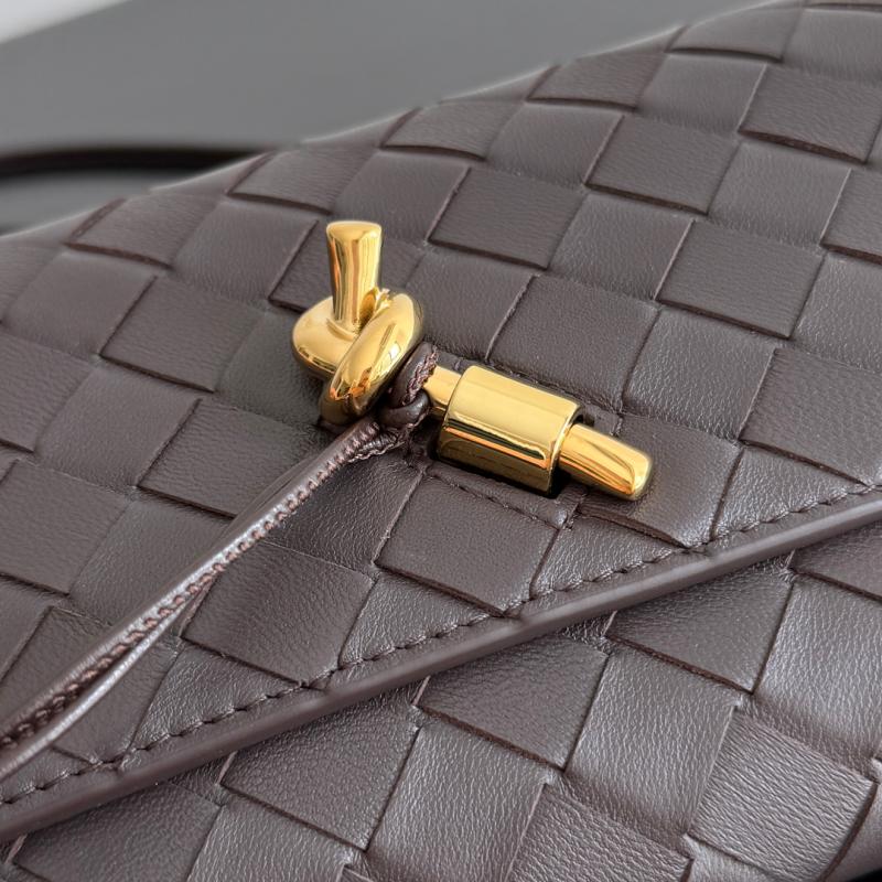 Bottega Veneta Andiamo Pouch Fondant 836940
