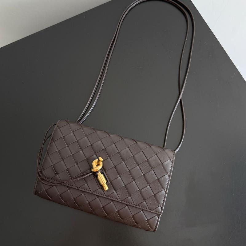 Bottega Veneta Andiamo Pouch Fondant 836940