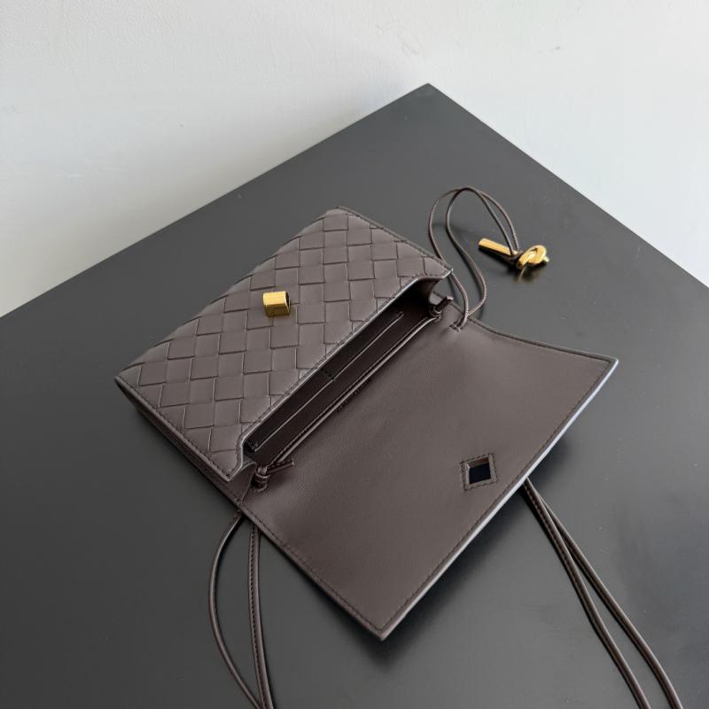 Bottega Veneta Andiamo Pouch Fondant 836940