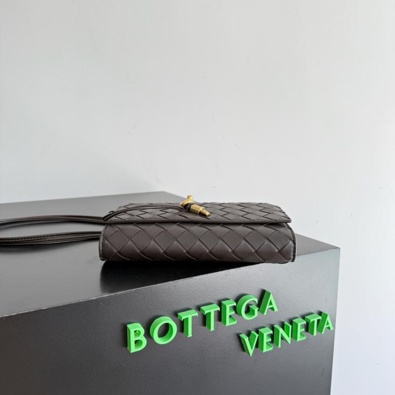 Bottega Veneta Andiamo Pouch Fondant 836940