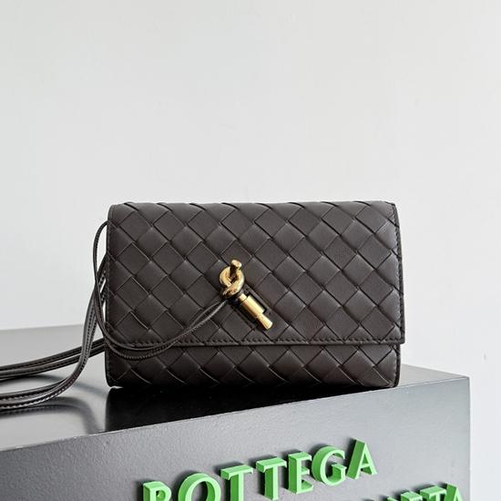Bottega Veneta Andiamo Pouch Fondant 836940