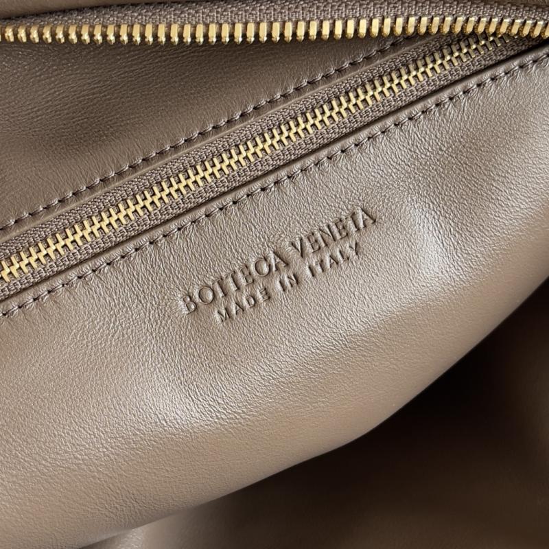 Bottega Veneta Jodie Pinecone 600261