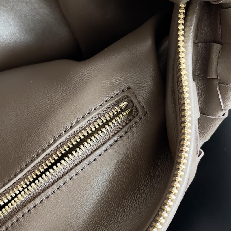 Bottega Veneta Jodie Pinecone 600261