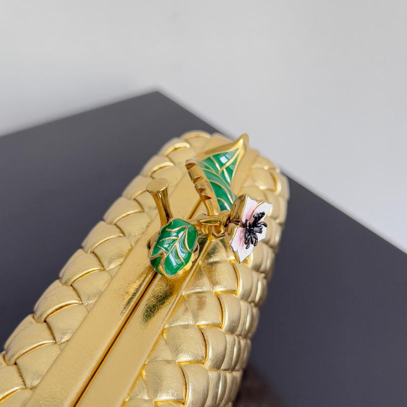 Bottega Veneta Knot Gold 826183