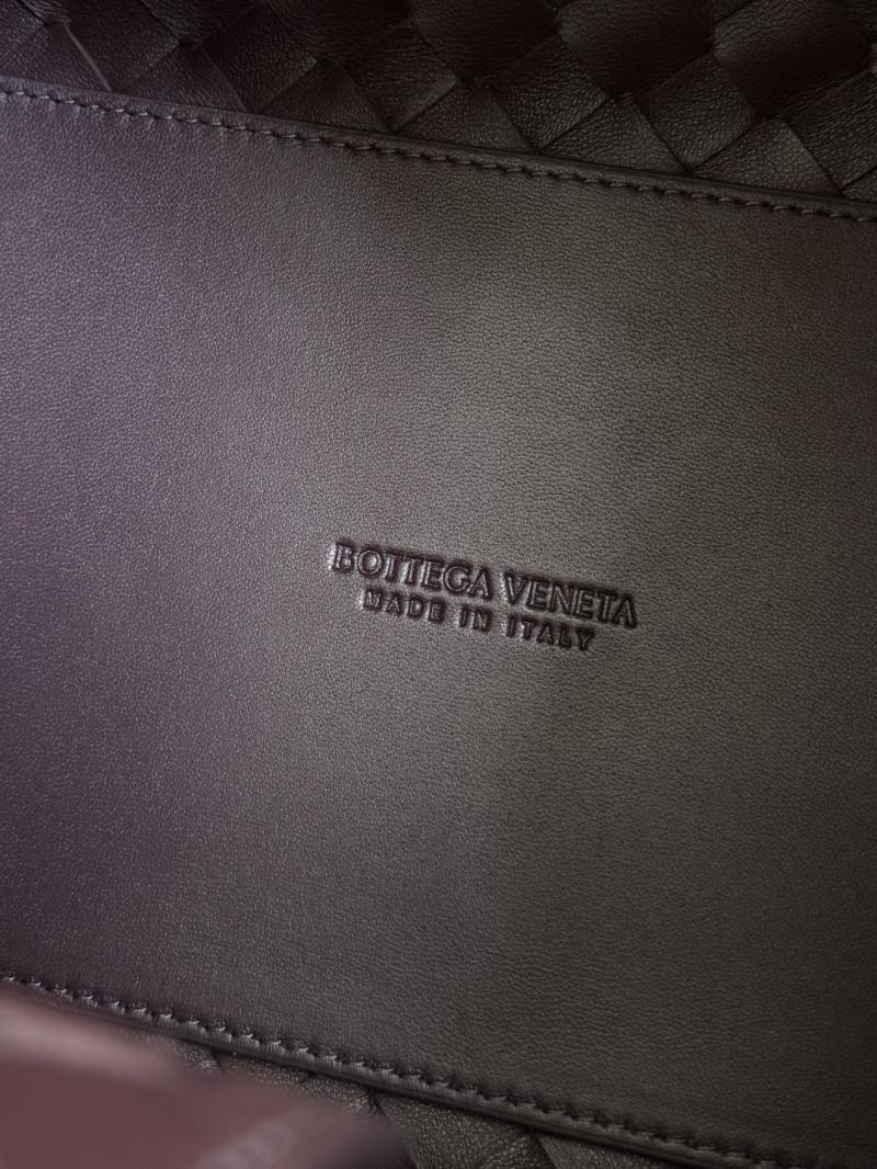 Bottega Veneta Parachute Dark Barolo 835921
