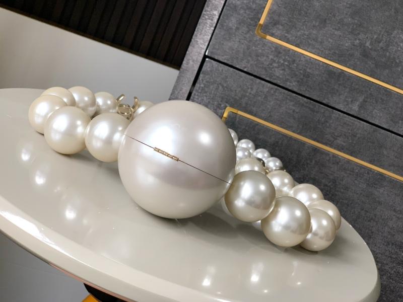Chanel Pearl Necklace Minaudiere AS5860