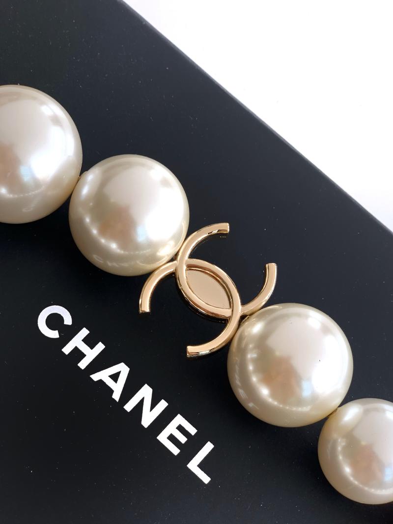 Chanel Pearl Necklace Minaudiere AS5860