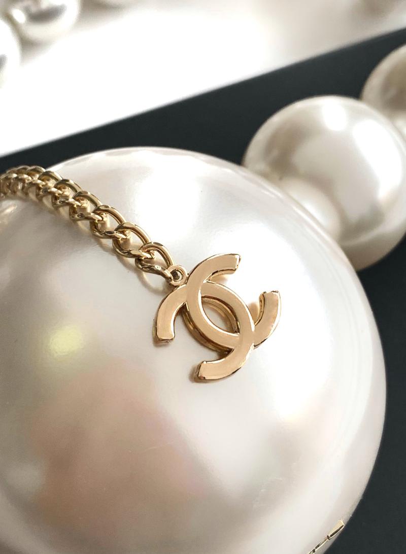 Chanel Pearl Necklace Minaudiere AS5860