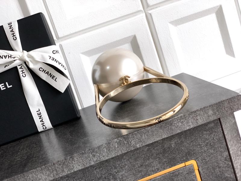 Chanel Pearl Ring Minaudiere AS5706