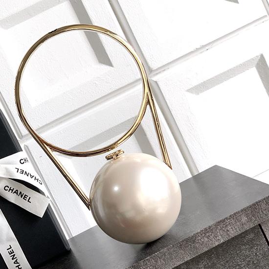 Chanel Pearl Ring Minaudiere AS5706