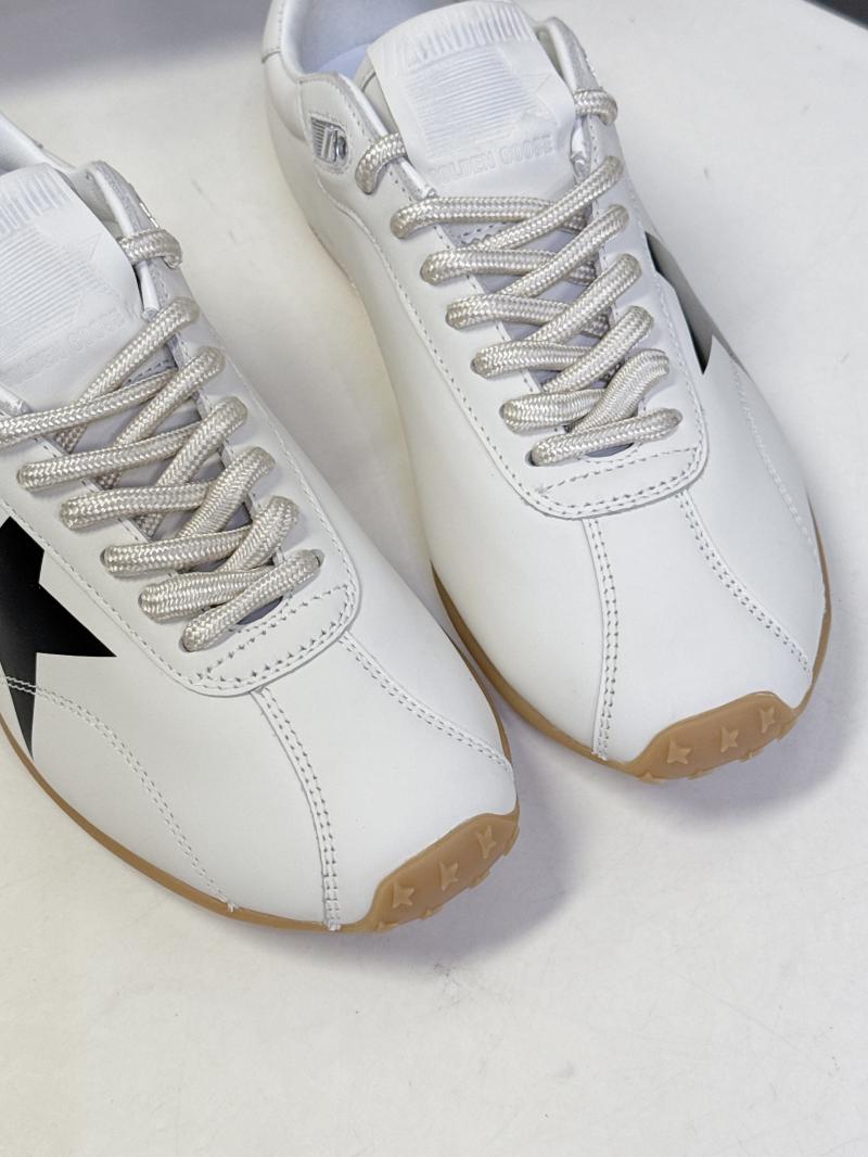 Golden Goose Sneakers SGS101202