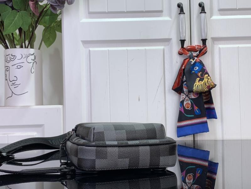 Louis Vuitton Avenue Slingbag M14953