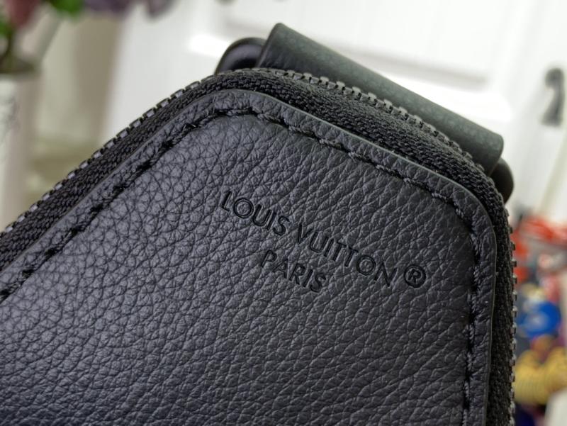 Louis Vuitton Avenue Slingbag M14953