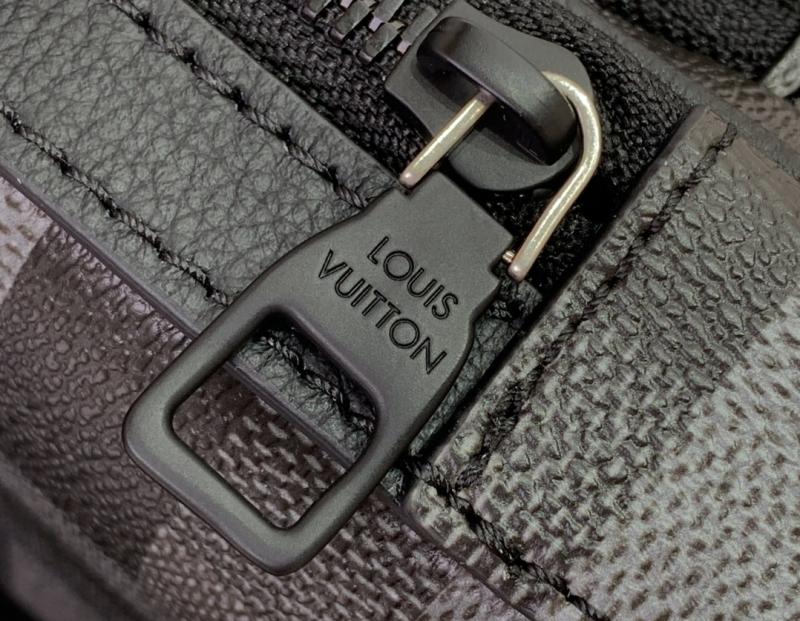 Louis Vuitton Avenue Slingbag M14953