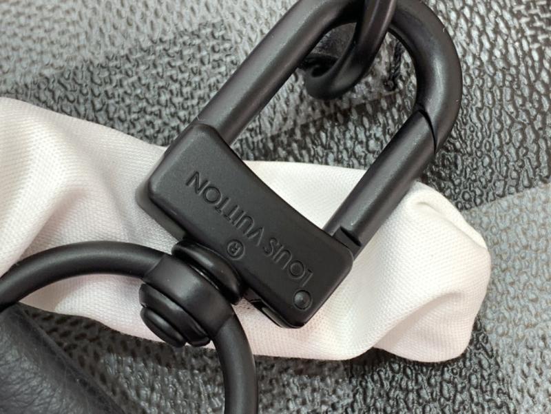 Louis Vuitton Avenue Slingbag M14953