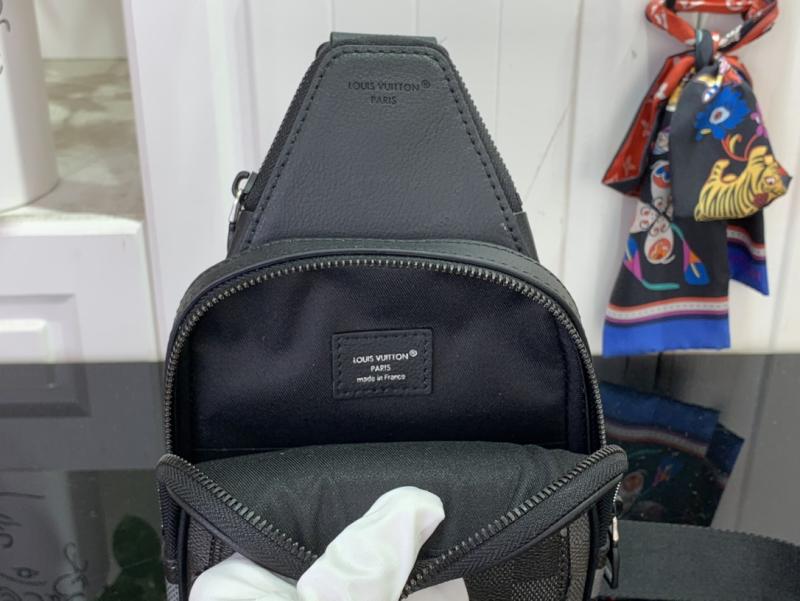 Louis Vuitton Avenue Slingbag M14953