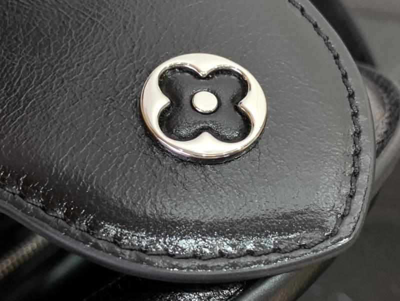Louis Vuitton Capucines East-West Mini Black M25492