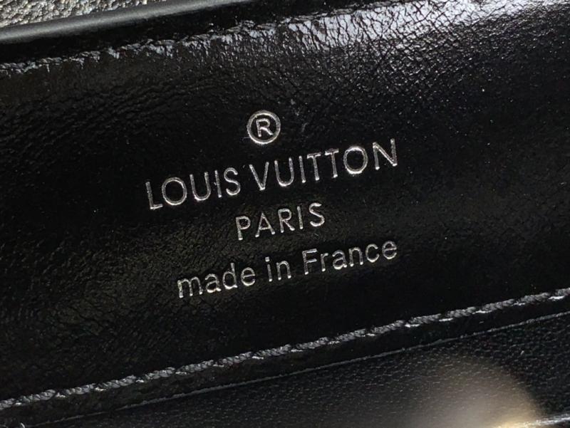 Louis Vuitton Capucines East-West Mini Black M25492