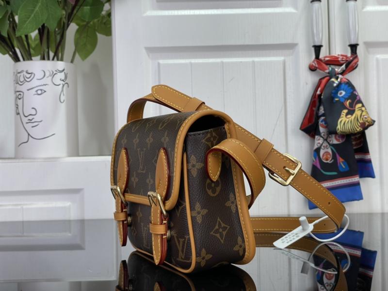 Louis Vuitton Satchel Wearable Wallet M26805